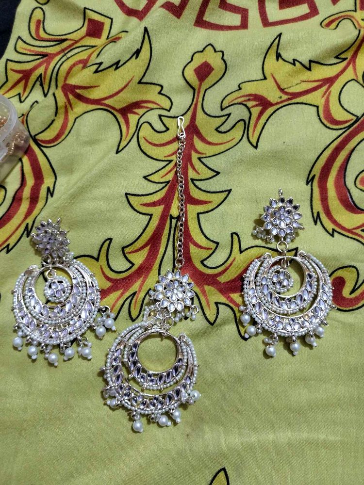 Elegant Kundan Earrings &amp; Maang Tikka Set