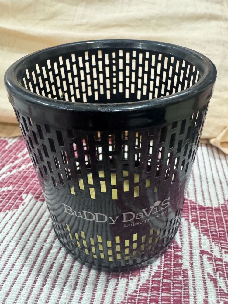 Buddy Davis Black Pen Stand