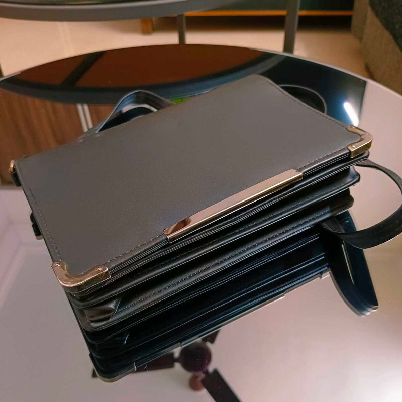 🛍️ Elegant Black Sling Bag ⭐⭐⭐⭐⭐
