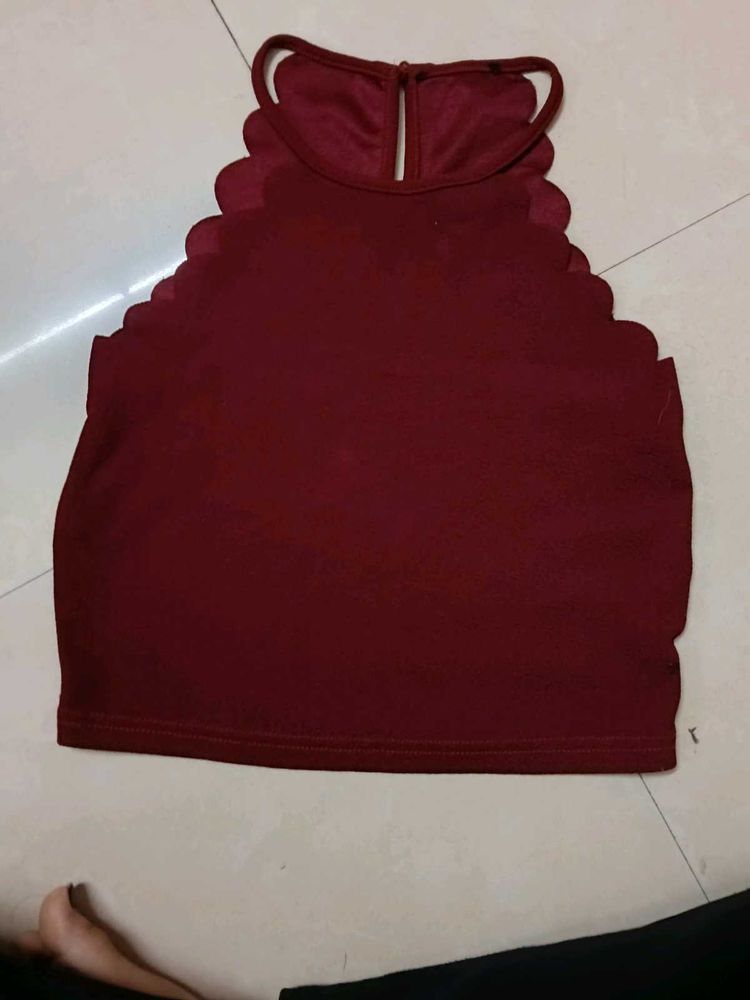 Burgundy Scallop Trim Tank