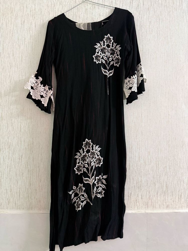 Elegant Black Floral Kurti