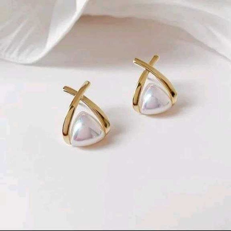 Pearl &amp; Gold Tone Earrings