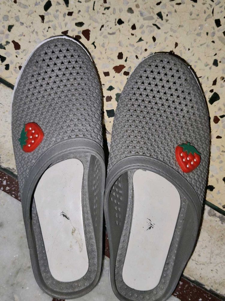 Women Footwear Slippers Cute 🥰