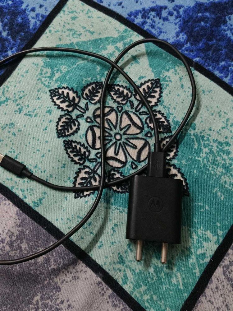 Motorola Mobile Charger 20W with original cable