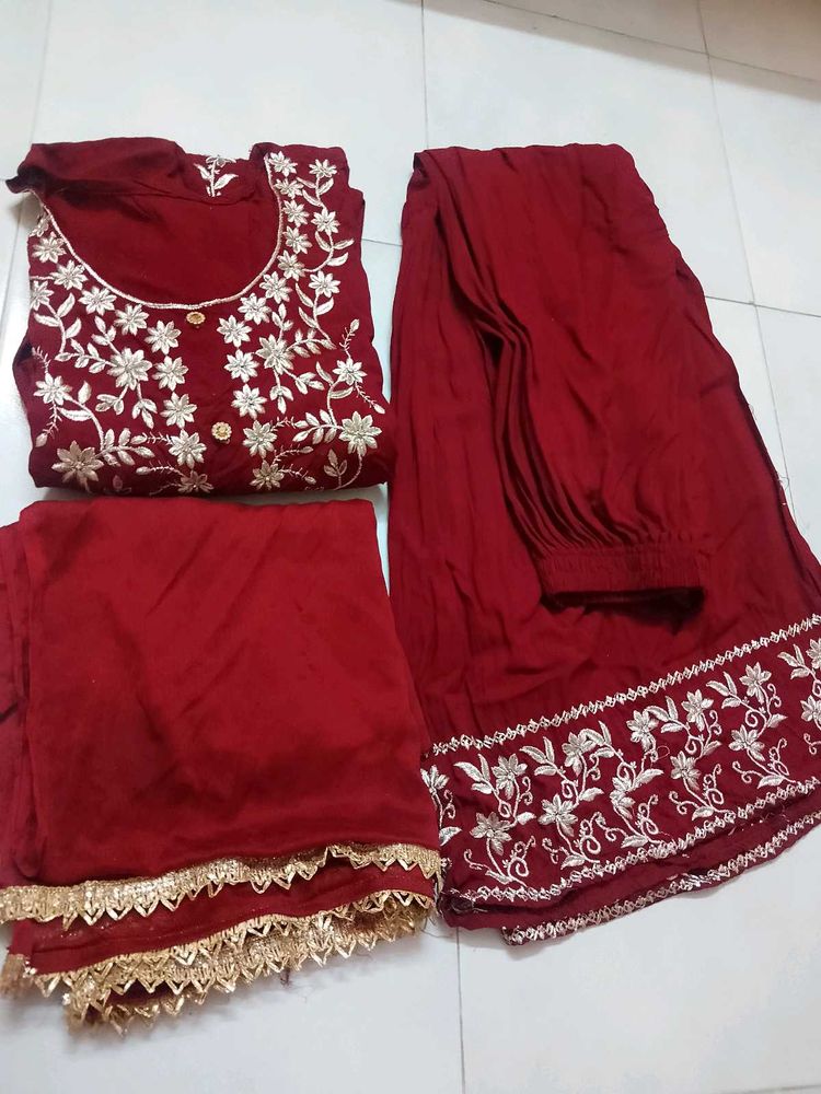 Embroidery Kurthi Set