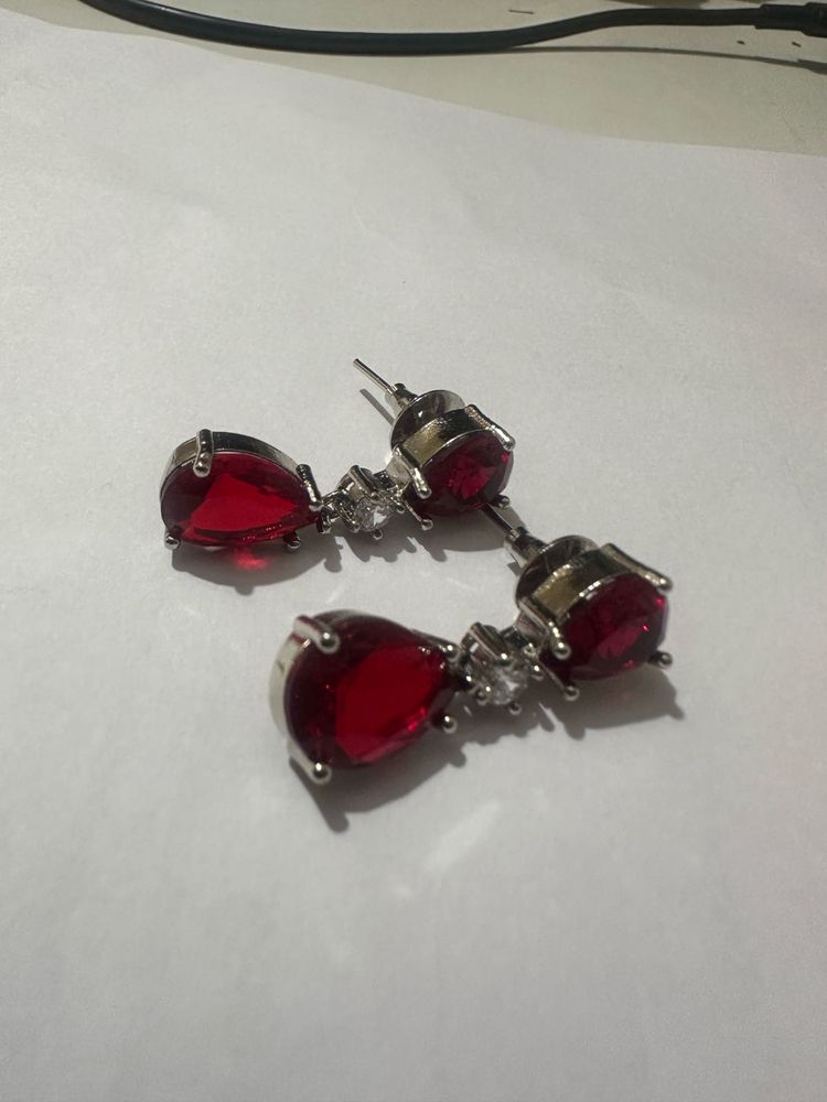 Good quality trendy red stone earrings