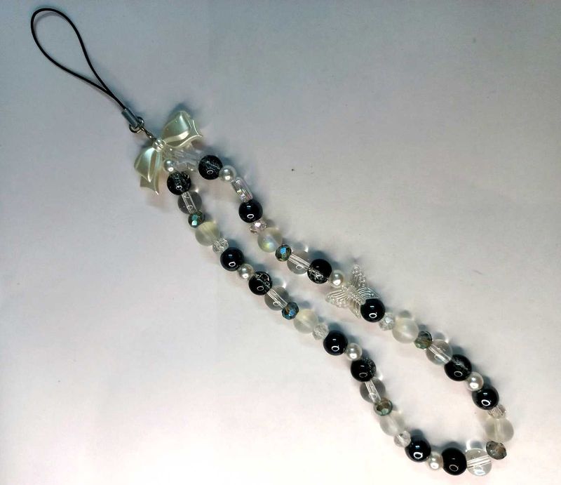 🖤🦋 Trendy Long Handmade Pearl Bow Phone Charm 🤍