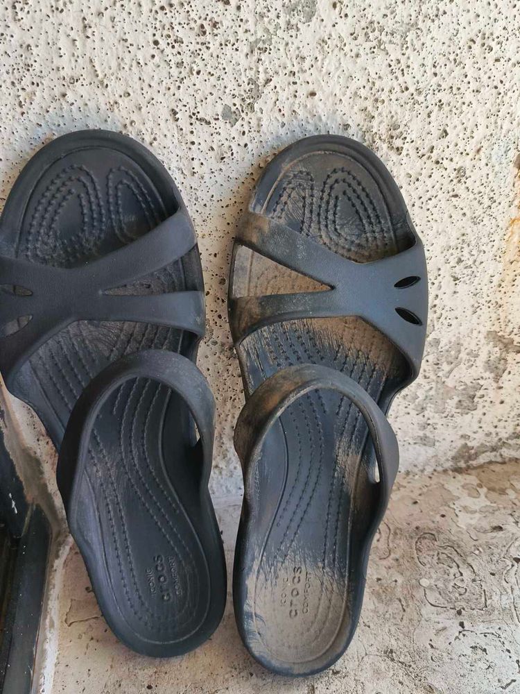 Comfortable Black Crocs Slides