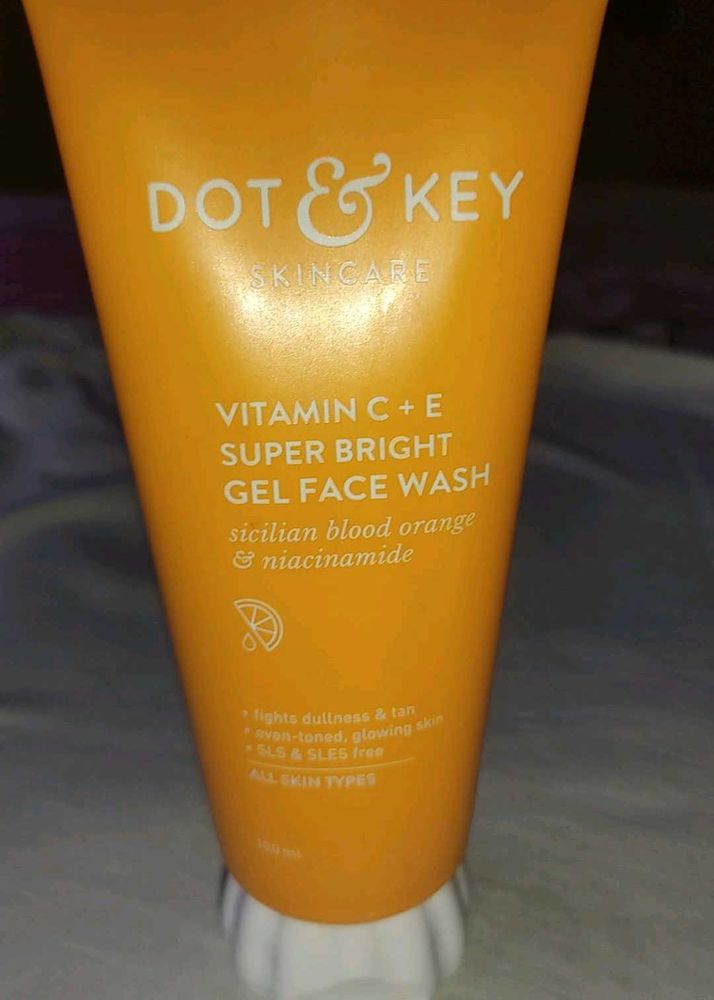 Dot &amp; Key vitamin C+E Face Wash