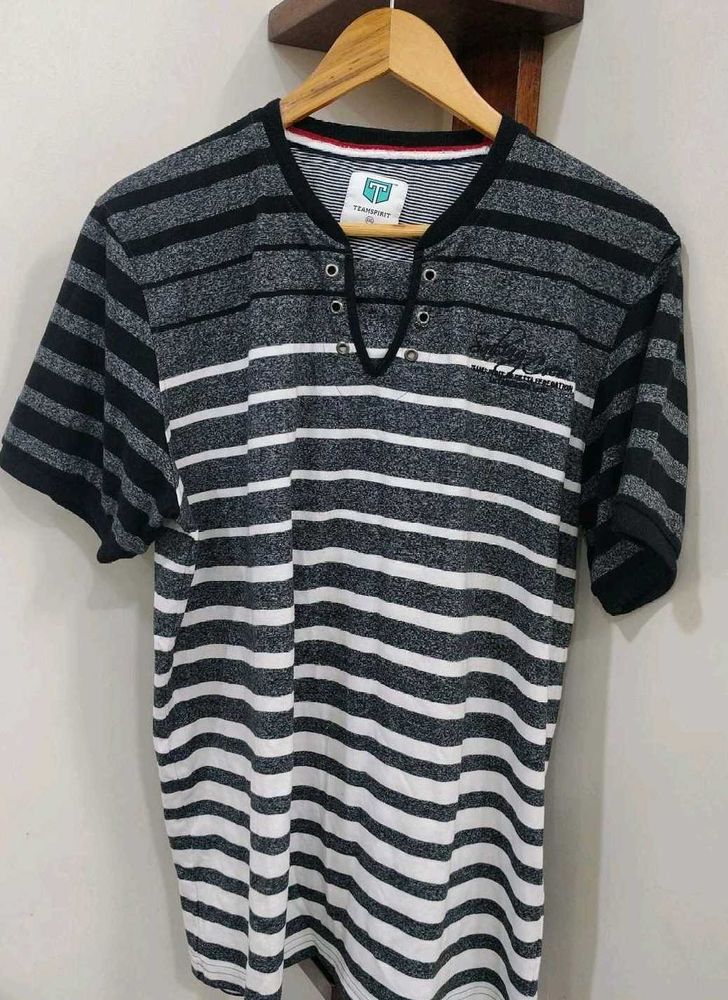 Striped Tshirt With Henley Neck - XXL