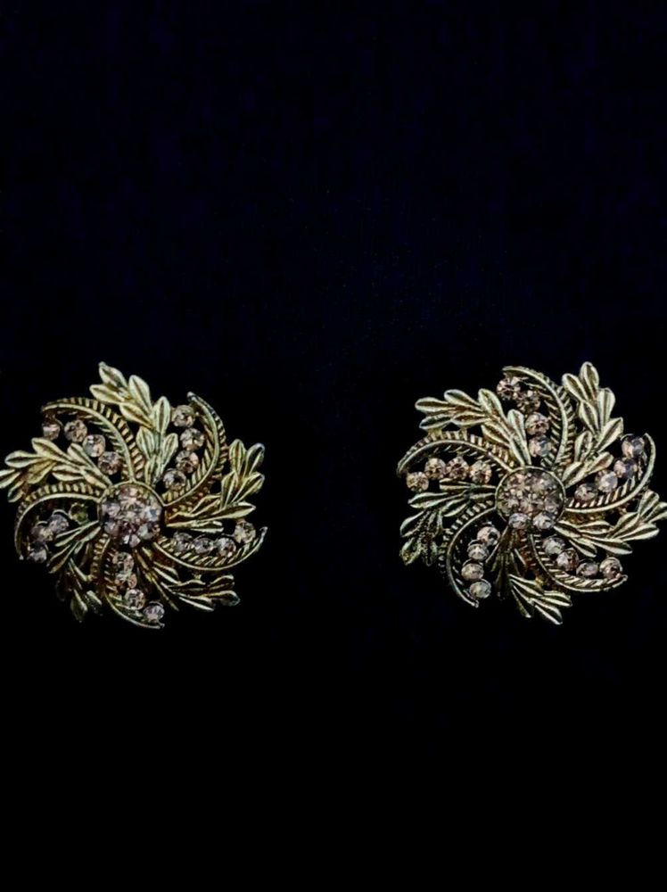Elegant Floral Design Earrings