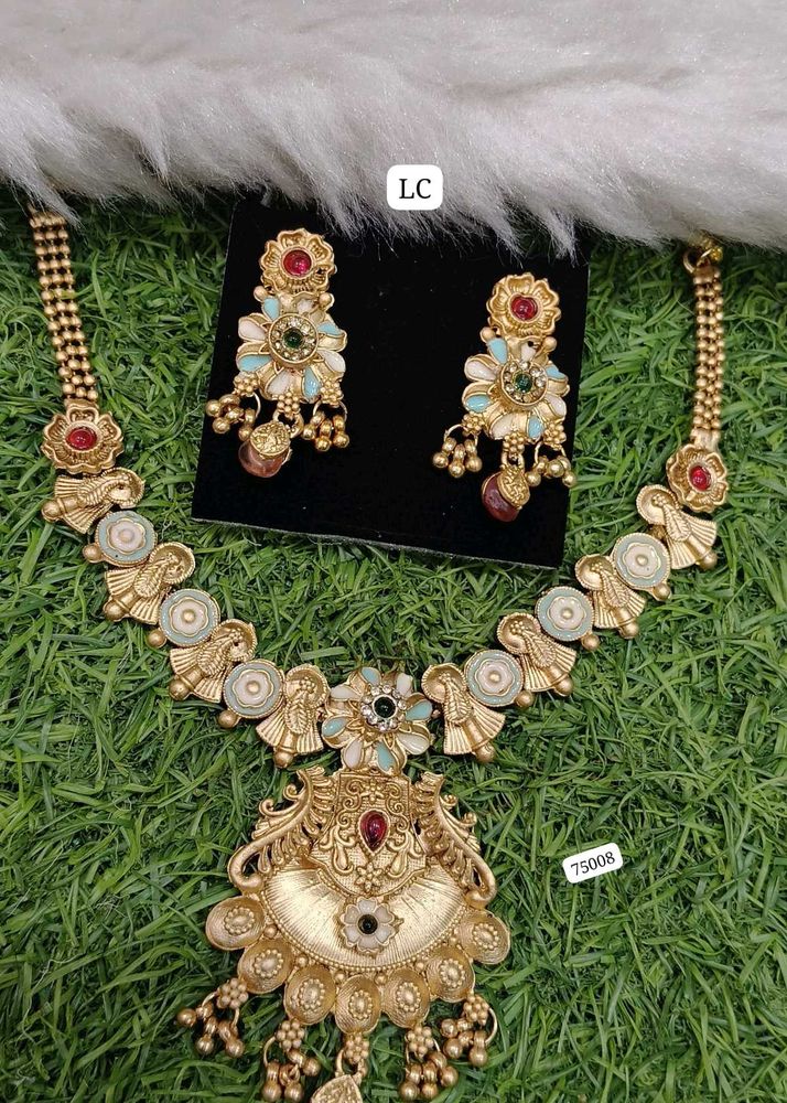Necklace &amp; Earring Set