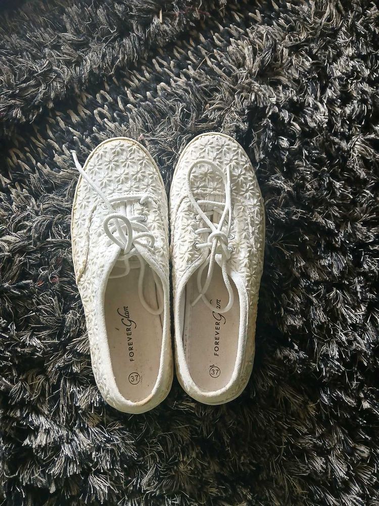 Floral White Shoes🌸 Sale 299