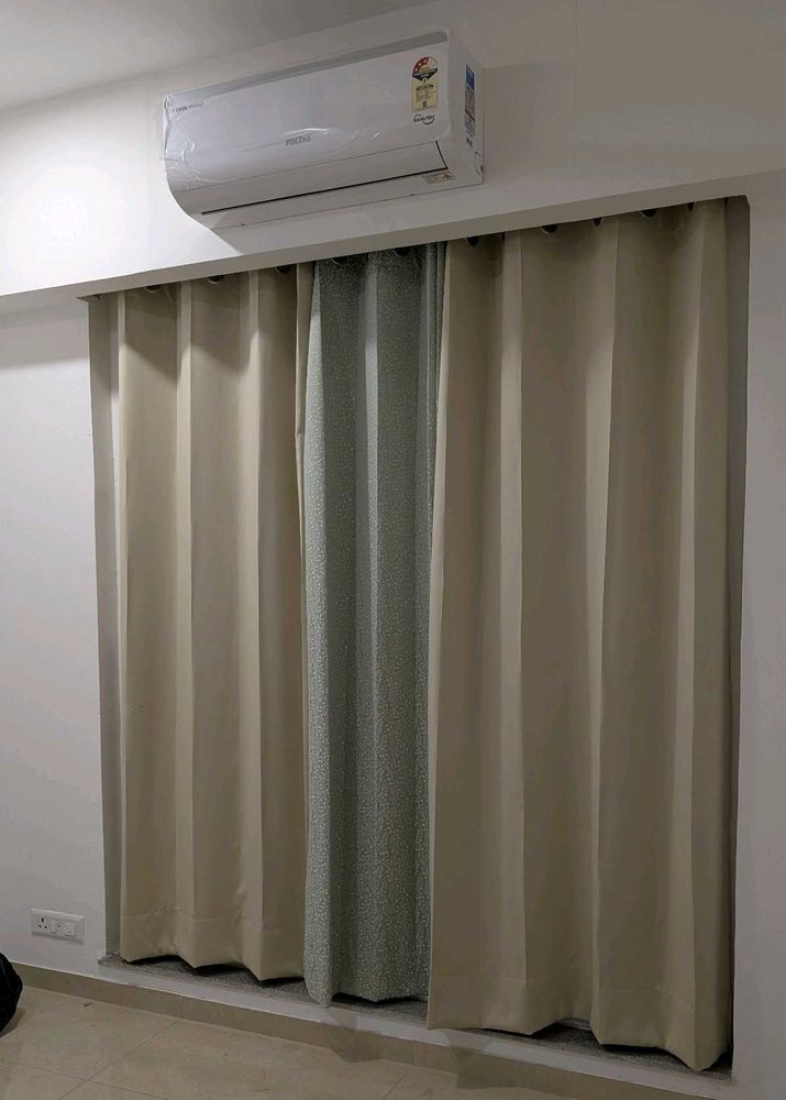 3 Curtains (beige and pista green)