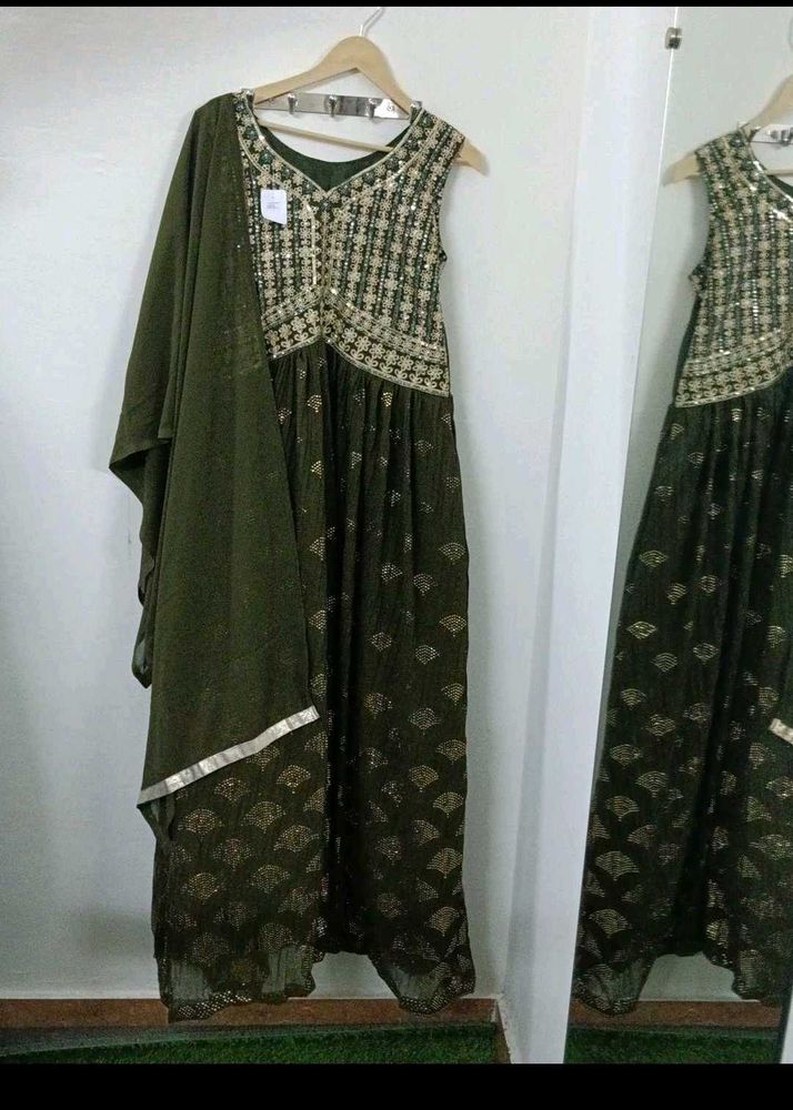 FIXED PRICE!!!WEDDING GOWN WITH DUPATTA