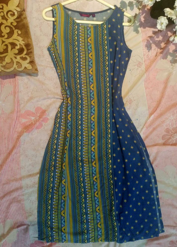 SRISHTI Blue Abstract Printed Straight Kurta - S