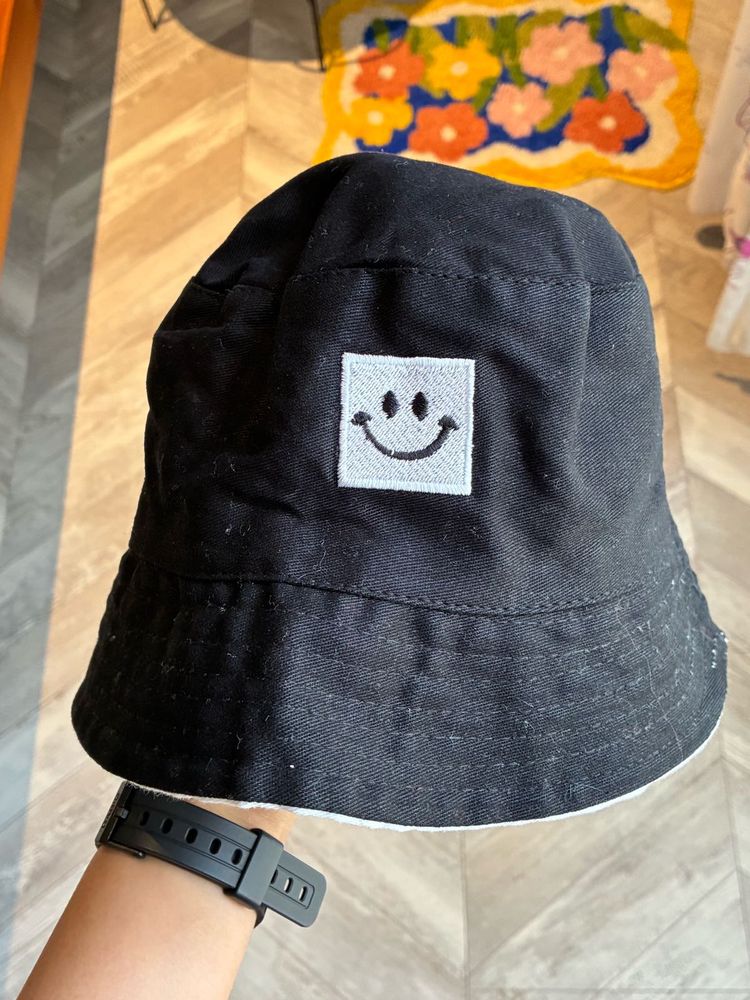 Reversible bucket hat