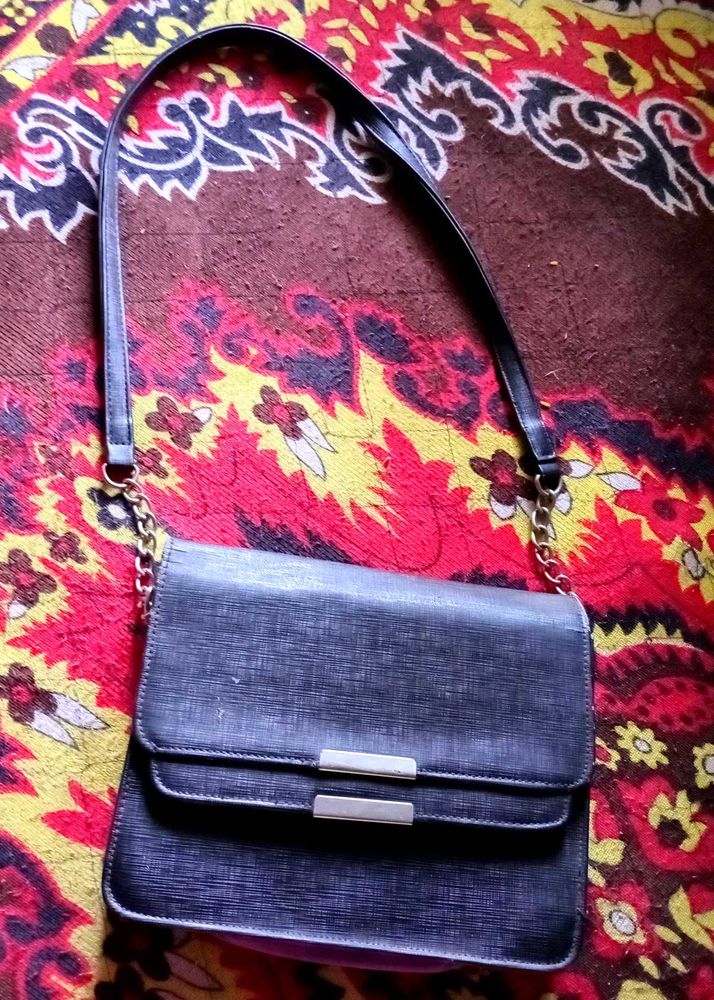 Black With Megenta Colour Shoulder Bag👜