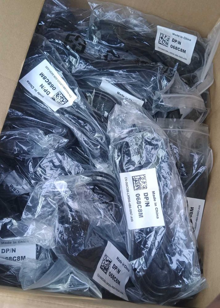 Lot of Dell DP/N 068C8M Cables