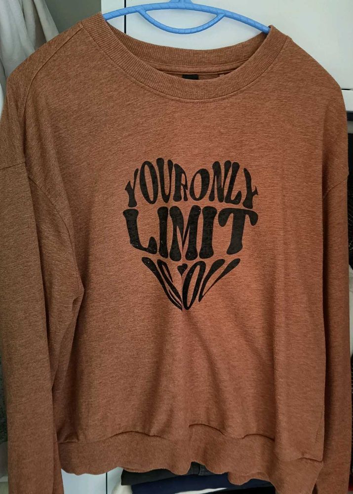 Statement Graphic Sweatshirt