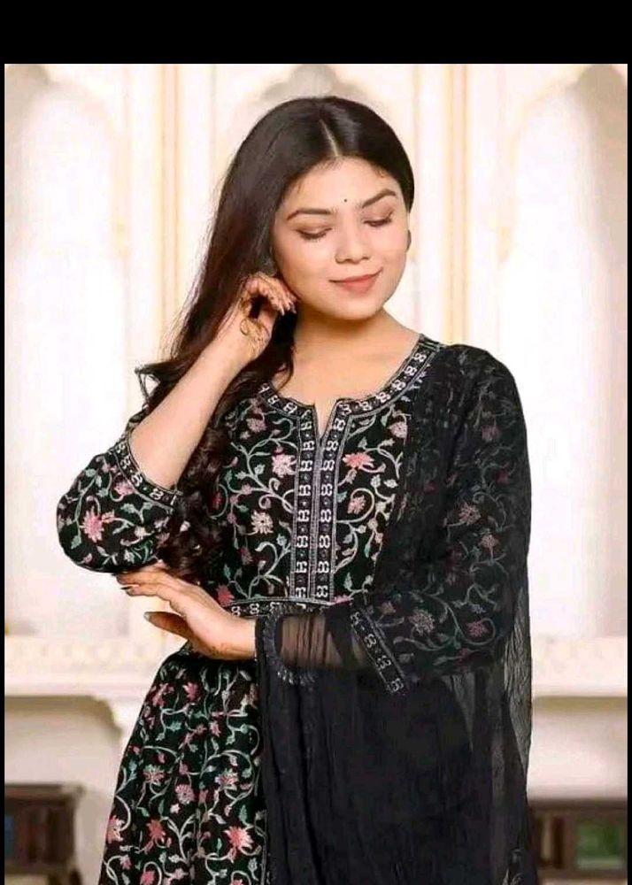 गुड ड्रेसेस महिलाओं के लिए कुर्ता और दुपट्टा सेटसु