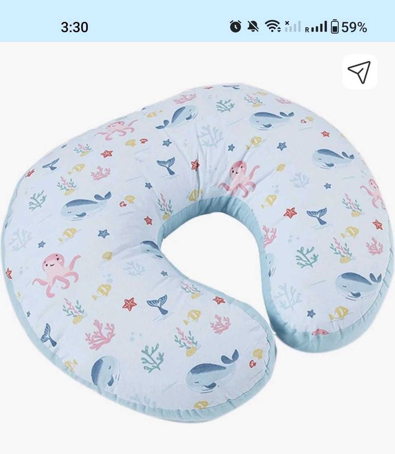 Haus and kinder Mom feeding Pillow