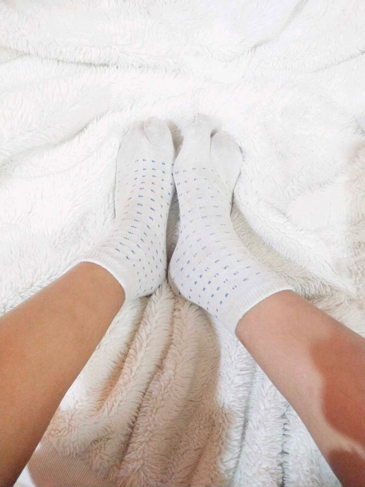 Cute White Patterned Thumb Socks
