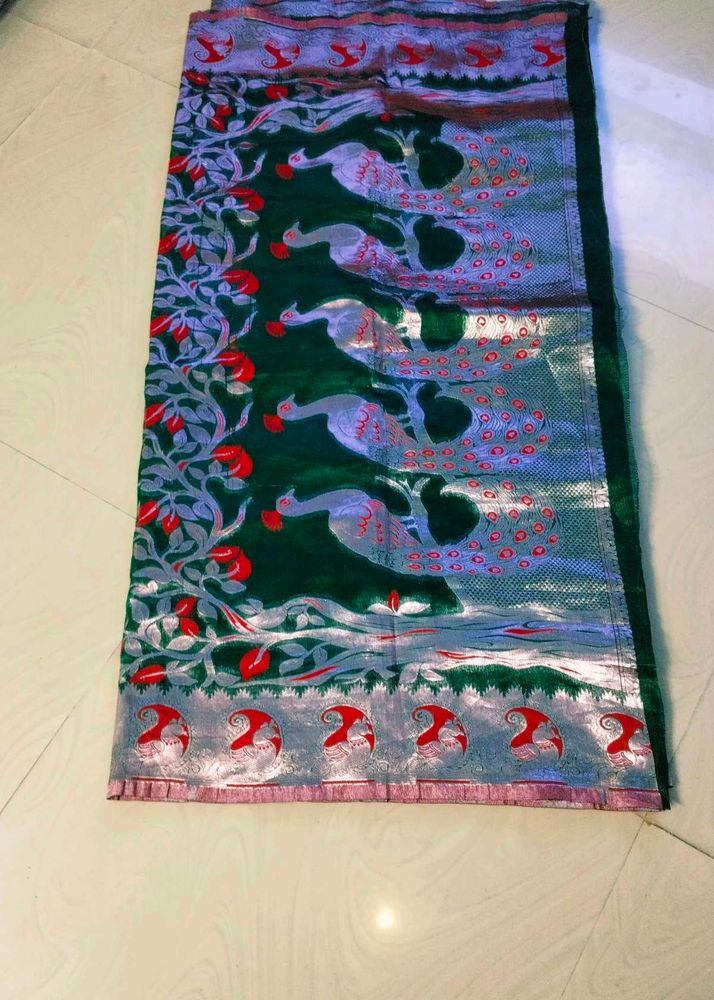 Full Shinning Peacock Design Saree