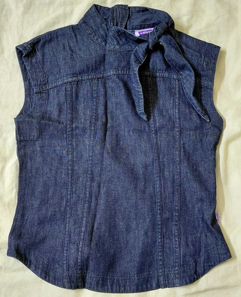 Levi&#39;s × Deepika Padukone Tie-Neck Top