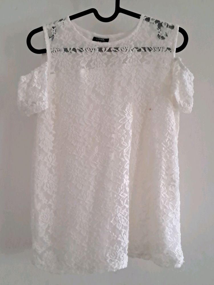 Off-shoulder Lacy Top