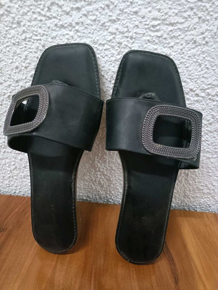 Chic Black Slides