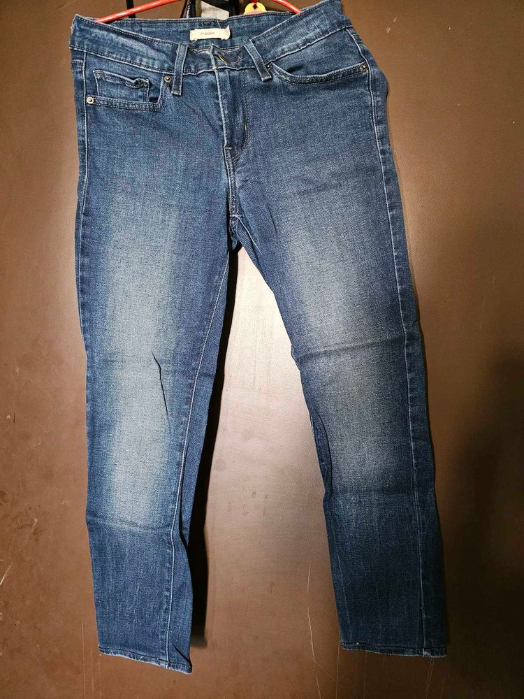 Levi&#39;s Jean XS ize 28&#34;