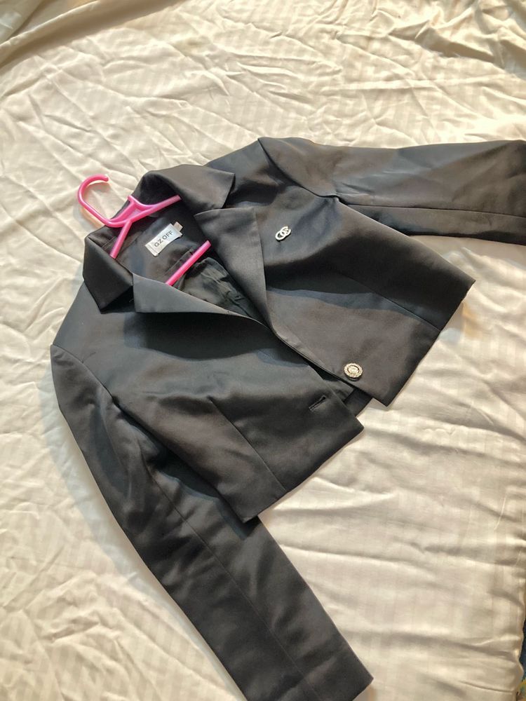 PINTEREST Chic Black Cropped Blazer