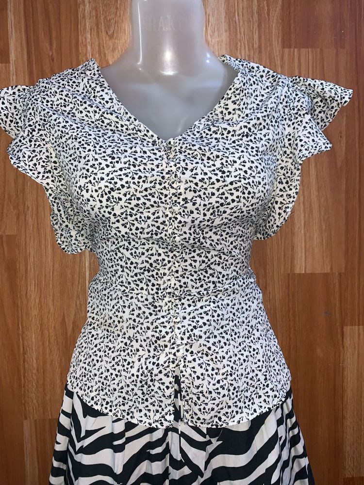 Floral Print Flutter Sleeve Top