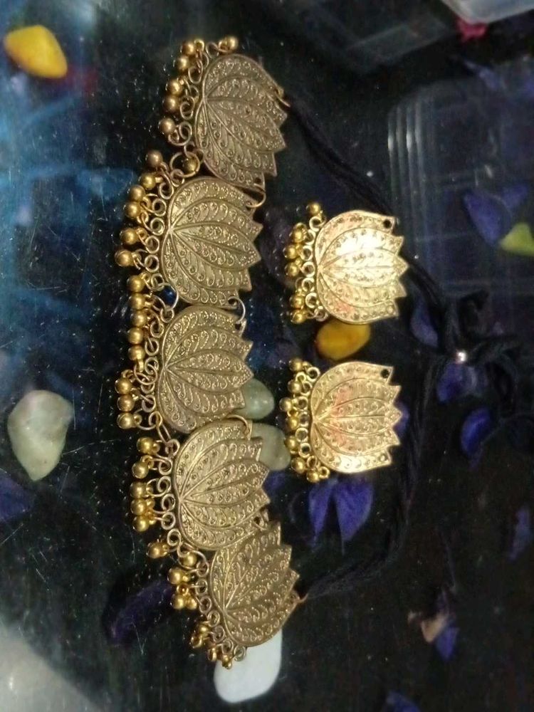 Gold-toned Leaf Design Jewellery Set
