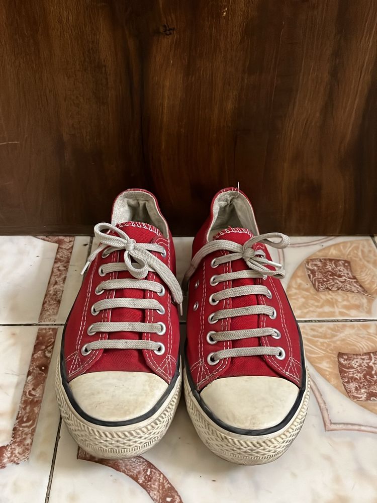 RED CONVERSE SHOES (UNISEX)