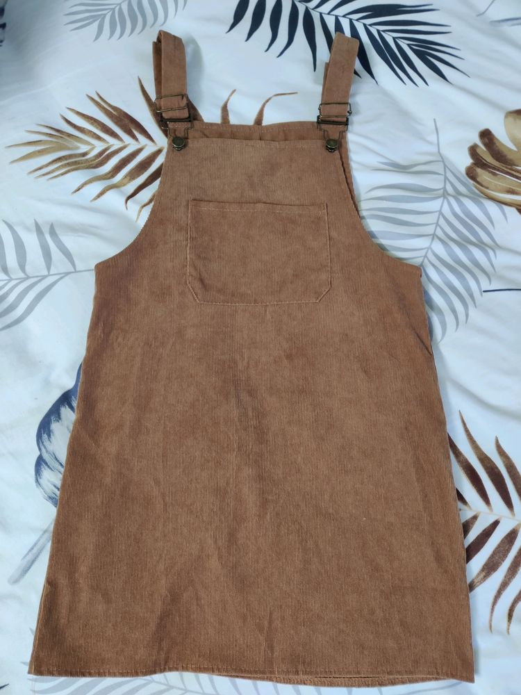 Cute brown corduroy dungaree 🐻🤎