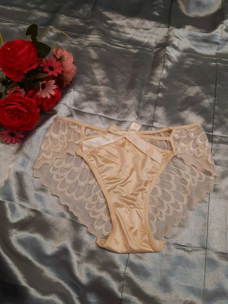 Cream Lace Cheekies
