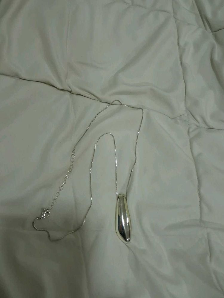 Silver Tone Pendant Necklace