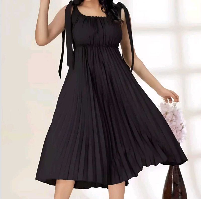 Black Pleated A-line dress 🖤🔥