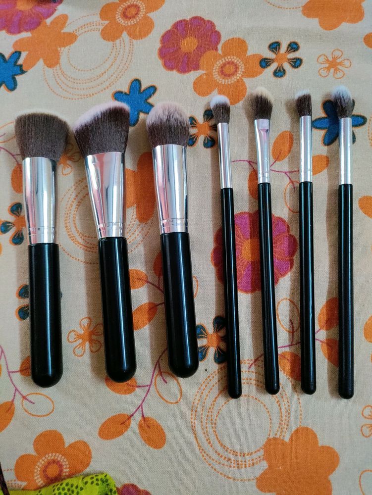 Makeup Brushes + Free Blender