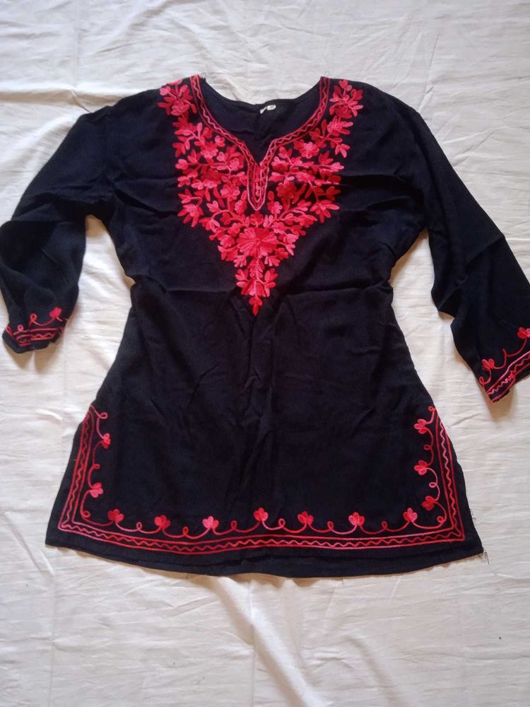 Embroidered short kurti