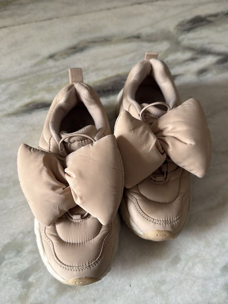 ZARA Bow Accent Sneakers seize 33 for girl kids