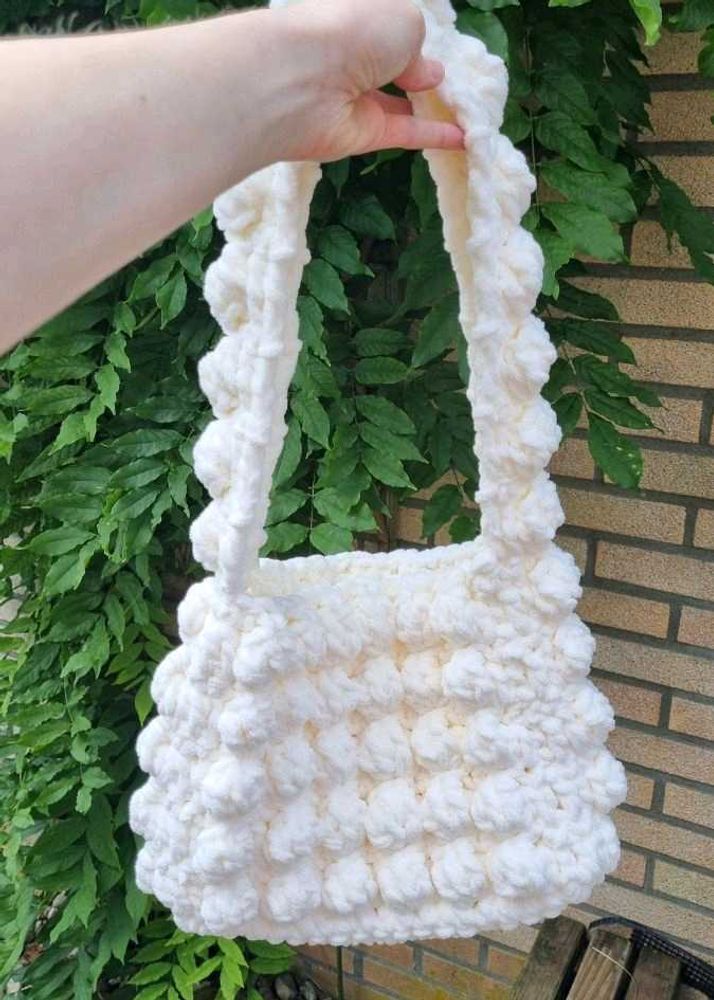 Handmade White Chunky Knit Shoulder Bag