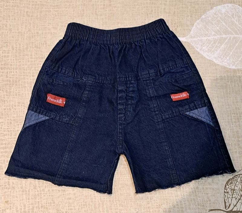 Girl&#39;s denim shorts
