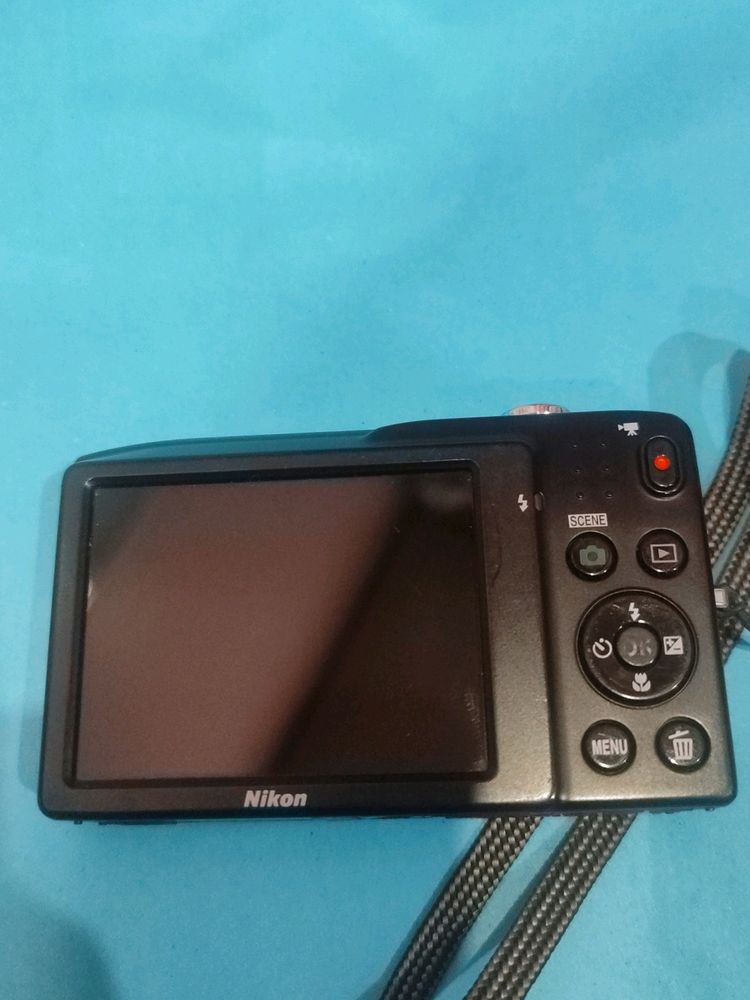 Nikon Coolpix S2700 With 4 Gb Memory Card And CHAR