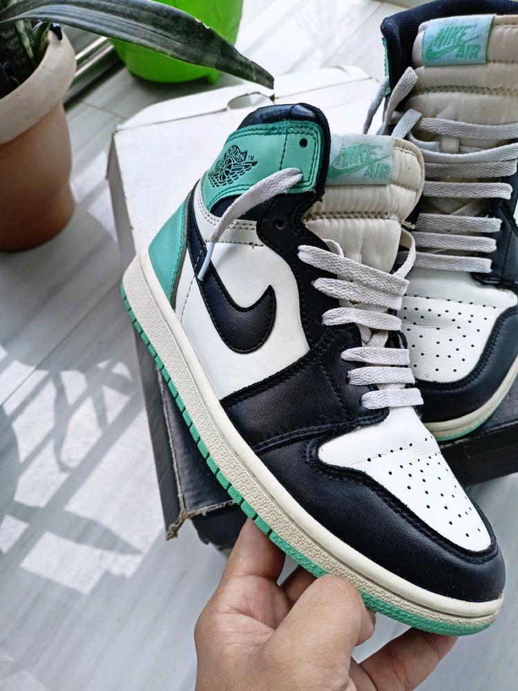 Nike Jordan 1 Mid With Box ,Size- 5 - 5.5 /