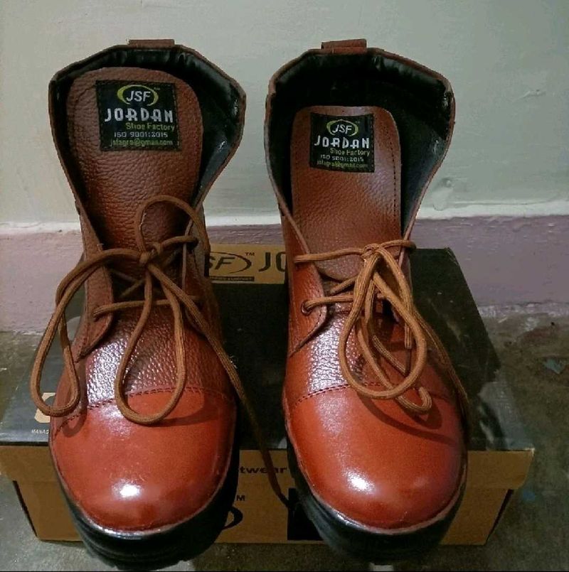 New Unused Leather Ankle Boots ( No.7)