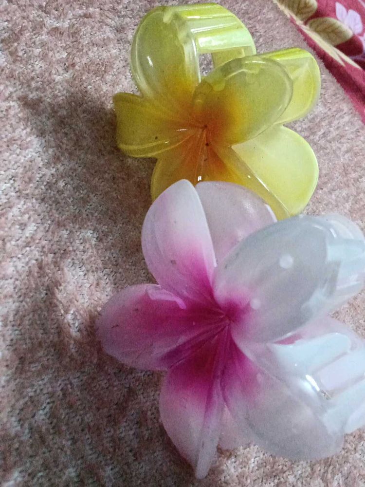 floral claw clip