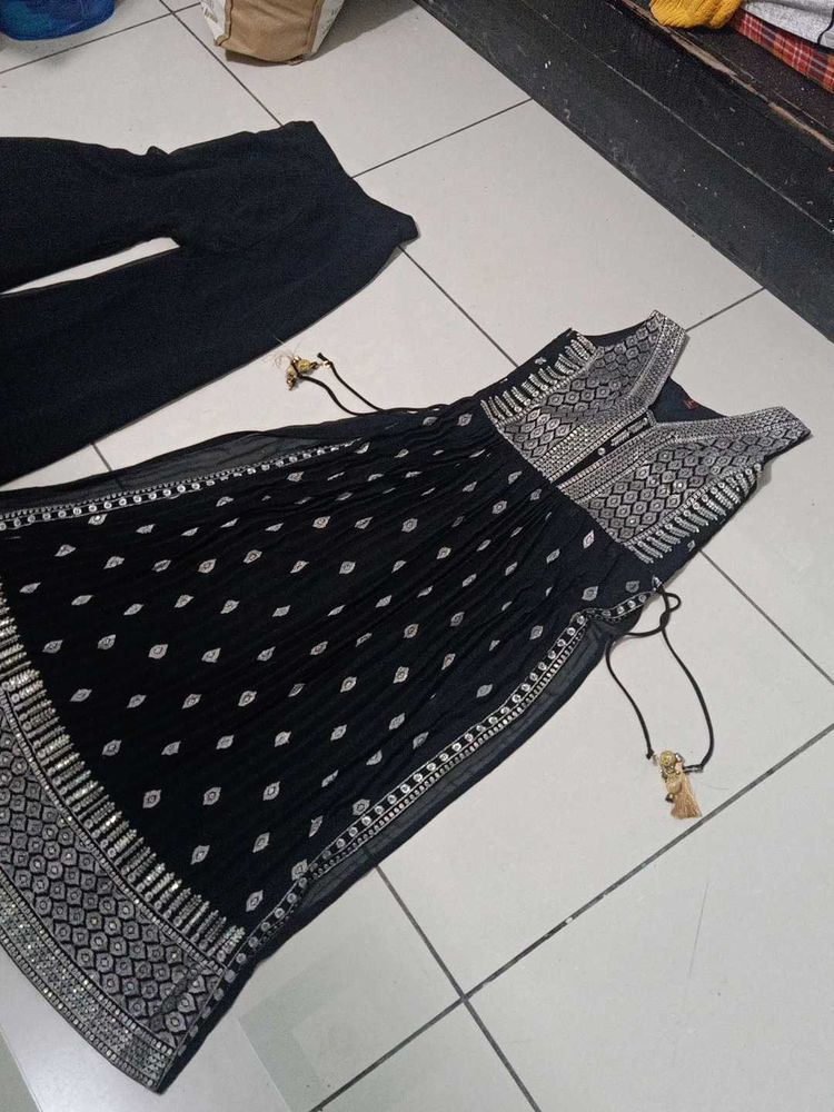 Beautiful Naira Cut Z Black Suit